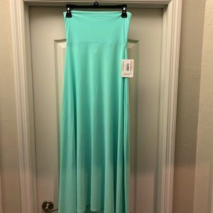 Lularoe Maxi skirt size xxs, beautiful mint color.